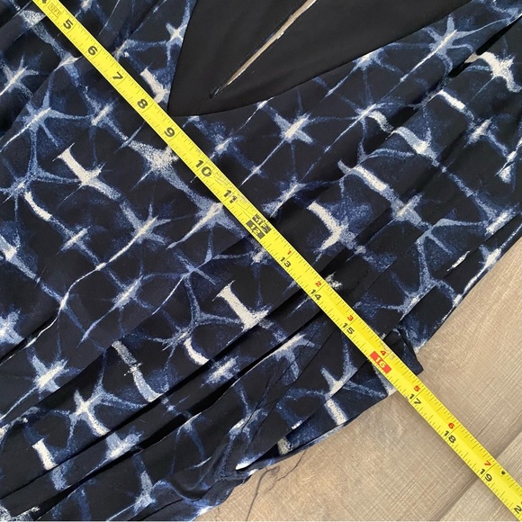 NWT Evereve Avaline Skort Romper Small Navy White Geometric Print Wrap Tie - Picture 12 of 16